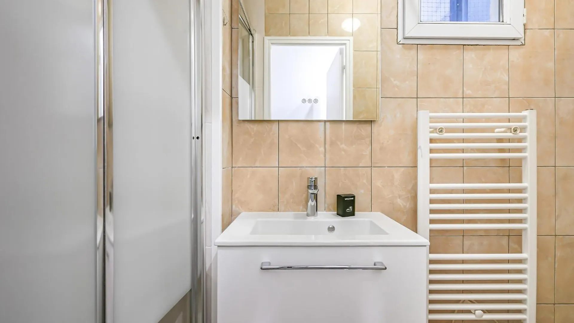 L'Atelier Secret - Batignolles - Metro - Paris 17 Apartment 0*,  France